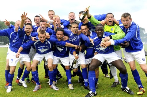 Фотография Boeimeer 1 winner of the play-off 2011 - сделана сразу после финальной игры за выход в третий класс в июне этого года (мы победили 3-1)